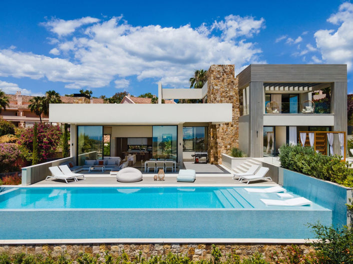 Image No.1-5 Bed Property for sale