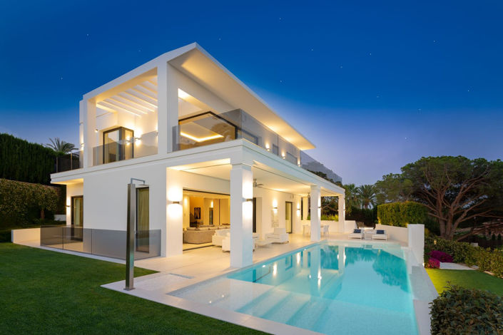 Image No.1-5 Bed Property for sale