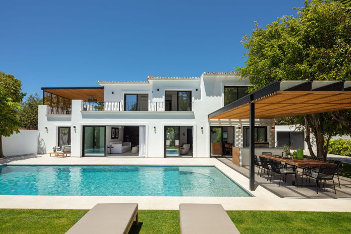 Image No.1-4 Bed Property for sale