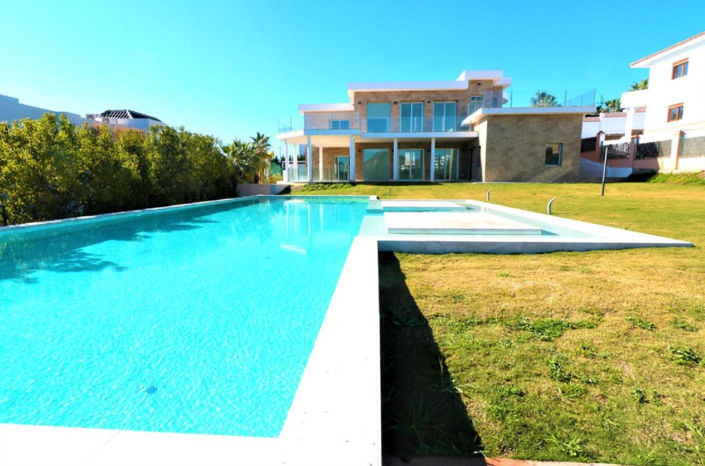 Image No.1-4 Bed Property for sale