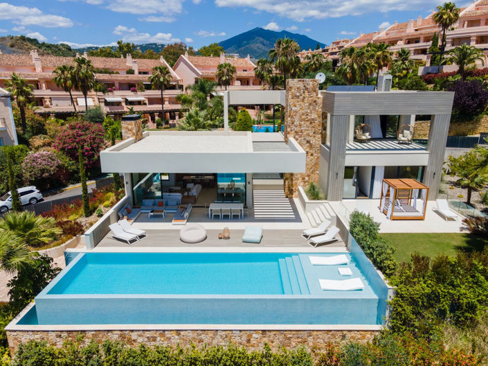 Image No.1-5 Bed Property for sale