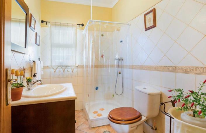 Image No.18-3 Bed Semi-Detached for sale