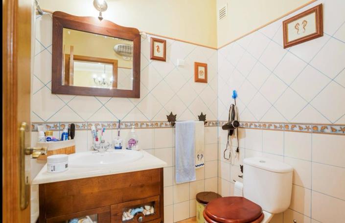 Image No.19-3 Bed Semi-Detached for sale