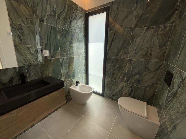 Image No.35-5 Bed House/Villa for sale