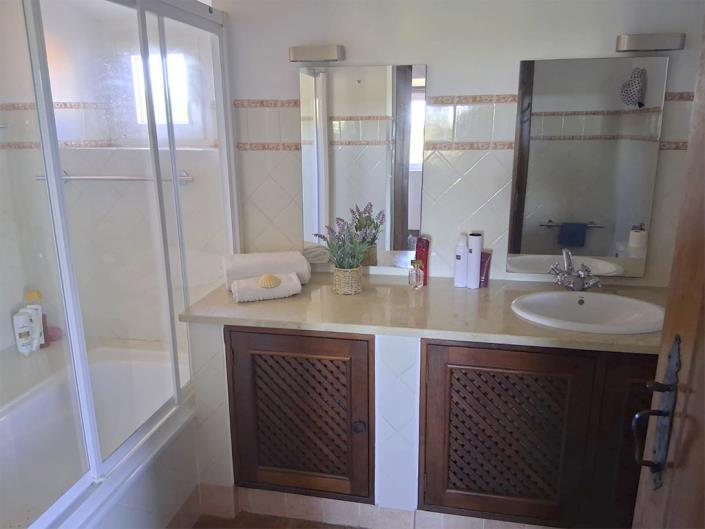 Image No.18-3 Bed Property for sale