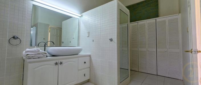 Image No.8-9 Bed House/Villa for sale