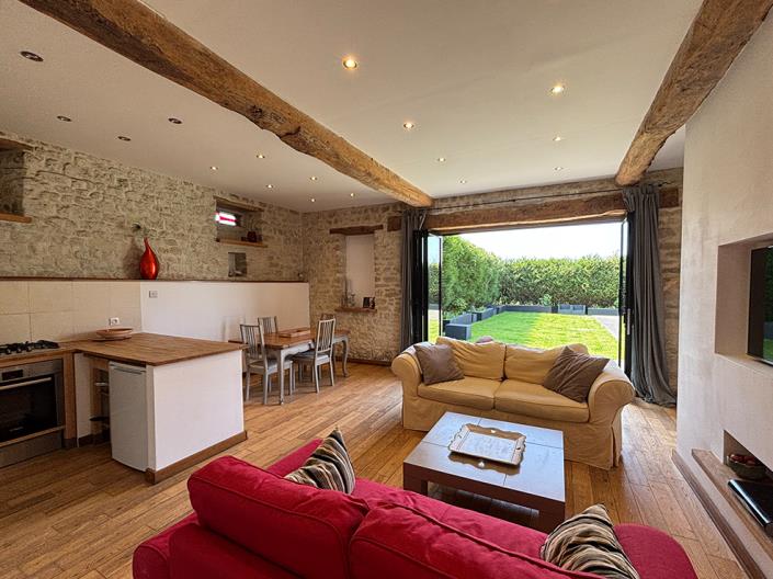 Image No.8-8 Bed Country Property for sale