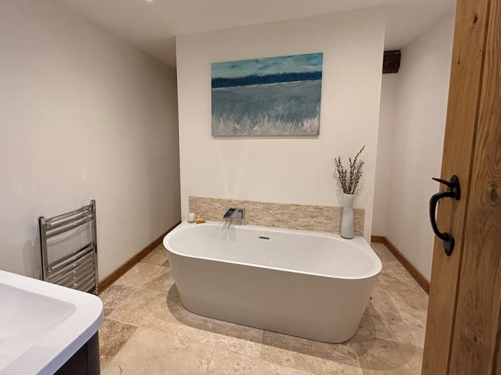 Image No.25-8 Bed Country Property for sale