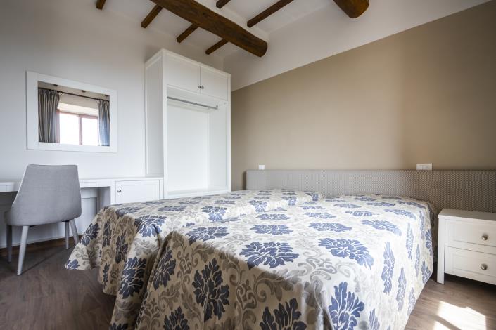 Image No.8-5 Bed Townhouse for sale