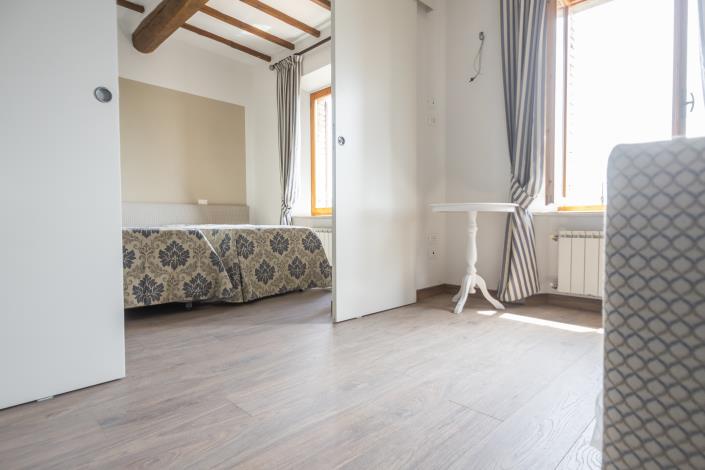 Image No.12-5 Bed Townhouse for sale