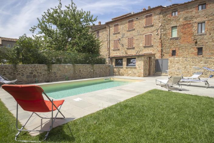 Image No.1-5 Bed Townhouse for sale