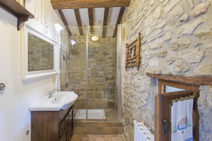 Image No.17-6 Bed Country House for sale