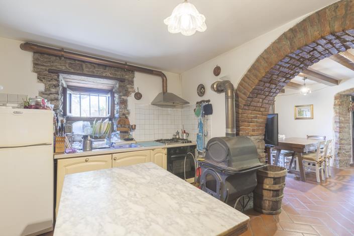 Image No.23-6 Bed Country House for sale