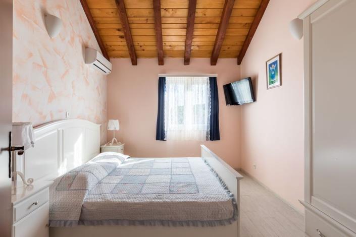 Image No.12-4 Bed Village House for sale