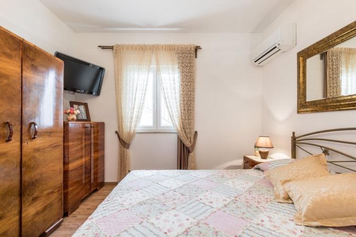 Image No.11-4 Bed Village House for sale