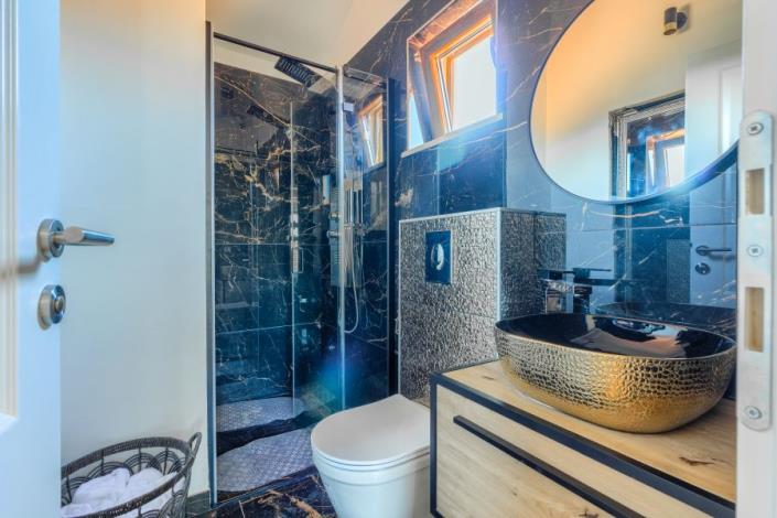 Image No.15-3 Bed Country House for sale