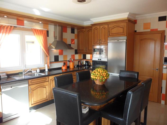 Image No.13-4 Bed Villa / Detached for sale