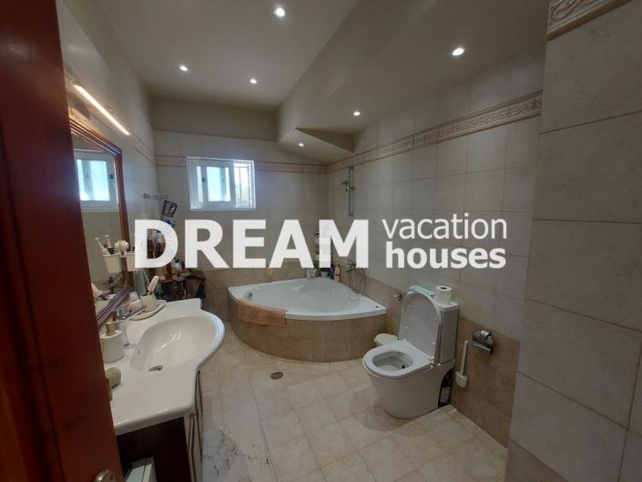 Image No.10-2 Bed House for sale