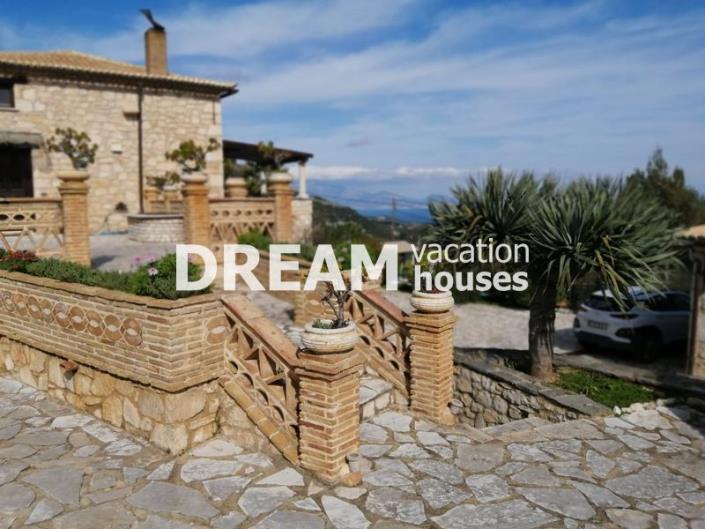 Image No.2-8 Bed Property for sale