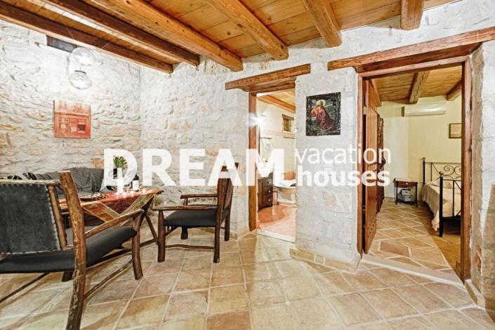 Image No.13-8 Bed Property for sale