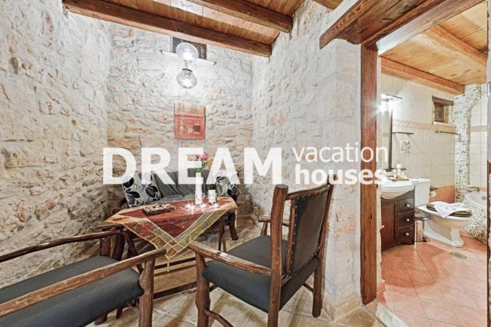 Image No.15-8 Bed Property for sale