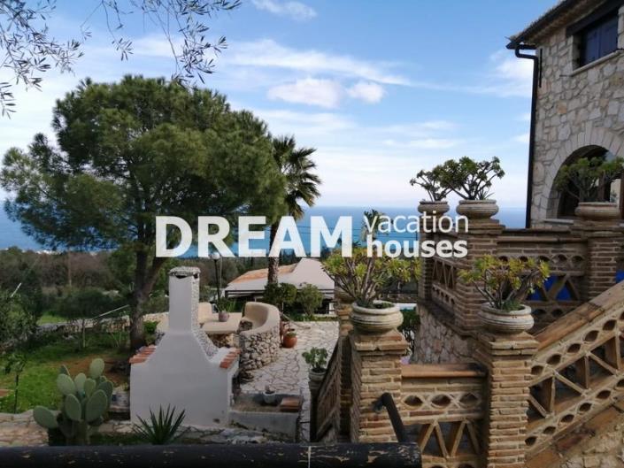 Image No.24-8 Bed Property for sale