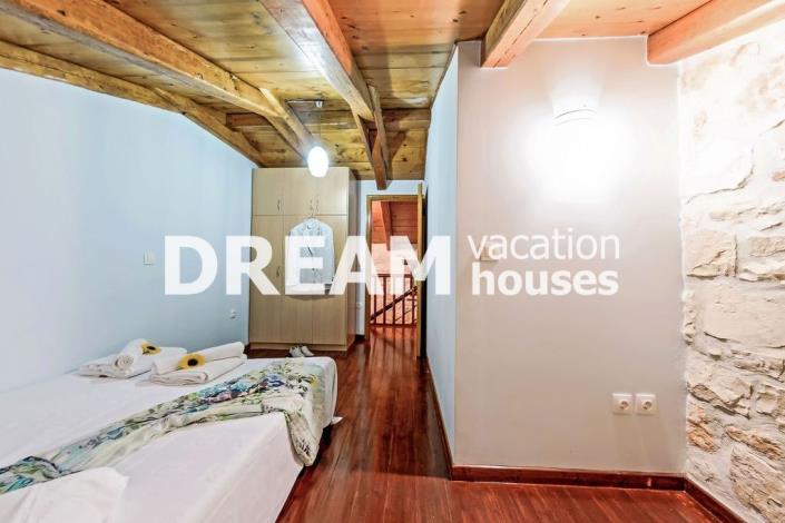 Image No.29-8 Bed Property for sale