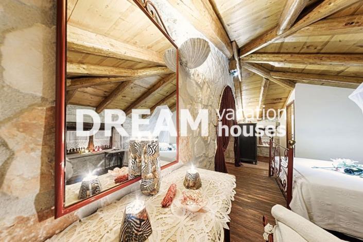 Image No.30-8 Bed Property for sale