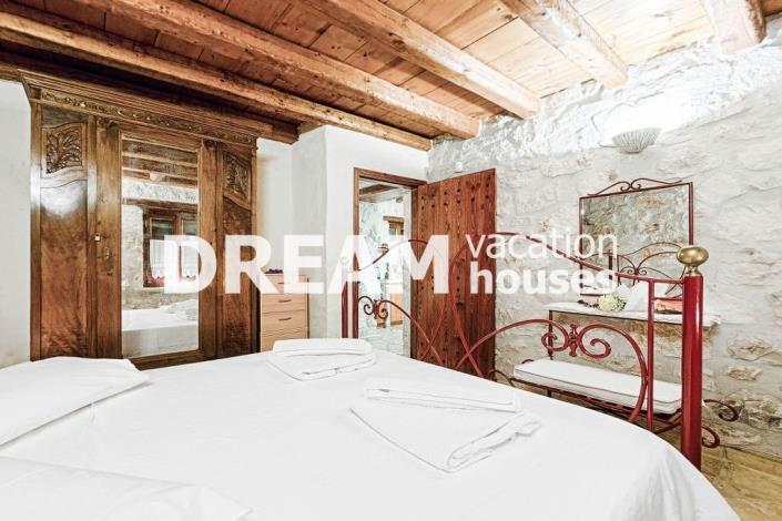 Image No.38-8 Bed Property for sale