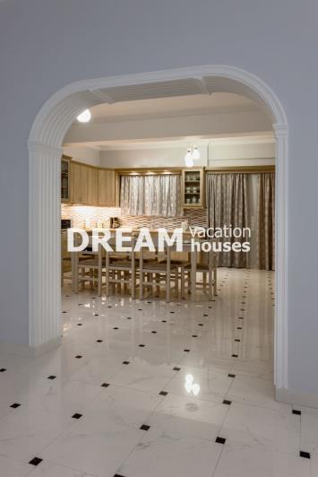 Image No.7-8 Bed Property for sale