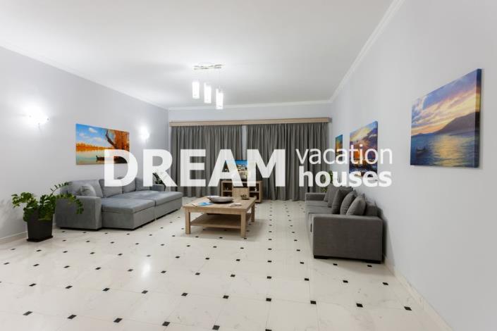 Image No.11-8 Bed Property for sale