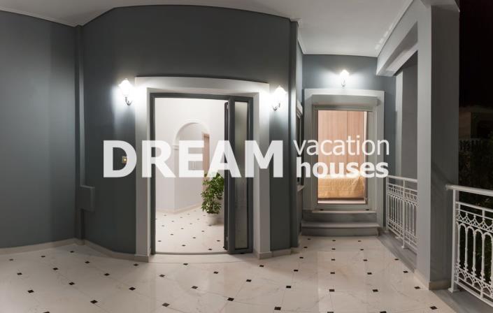 Image No.4-8 Bed Property for sale