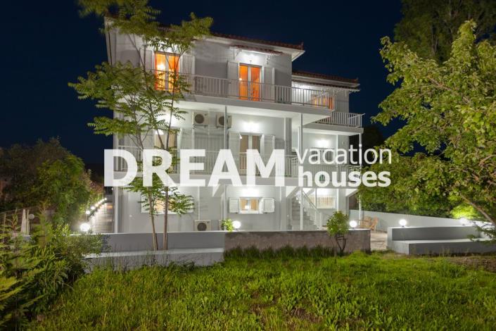 Image No.2-8 Bed Property for sale