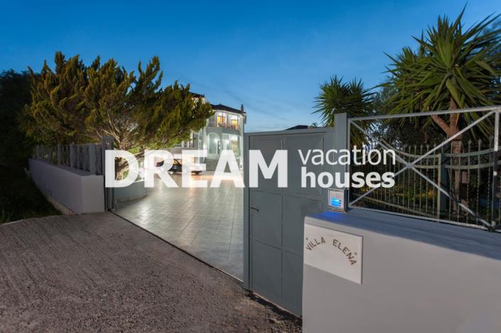 Image No.12-8 Bed Property for sale