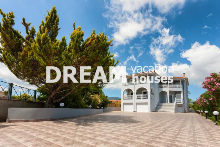 Image No.16-8 Bed Property for sale