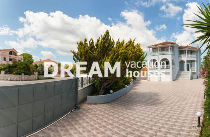 Image No.17-8 Bed Property for sale