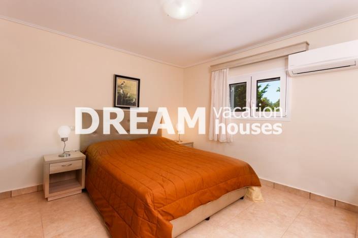 Image No.27-8 Bed Property for sale