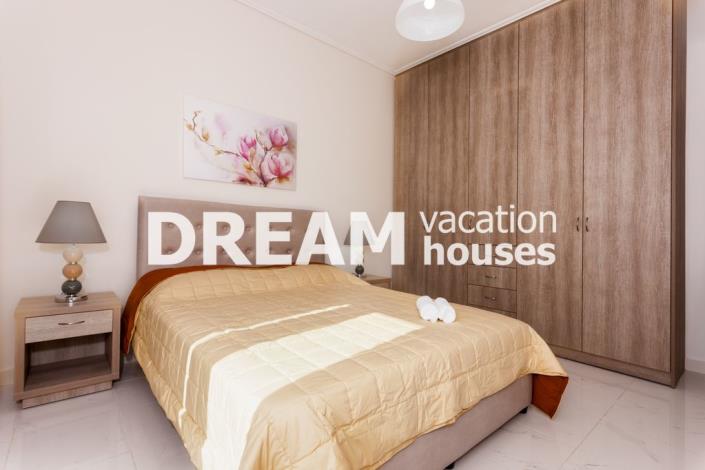 Image No.33-8 Bed Property for sale