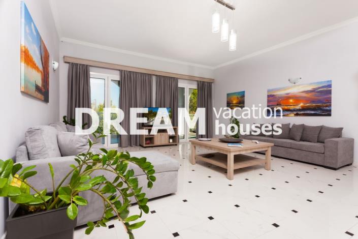 Image No.39-8 Bed Property for sale