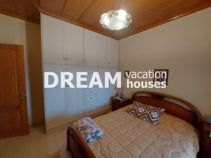 Image No.43-8 Bed Property for sale