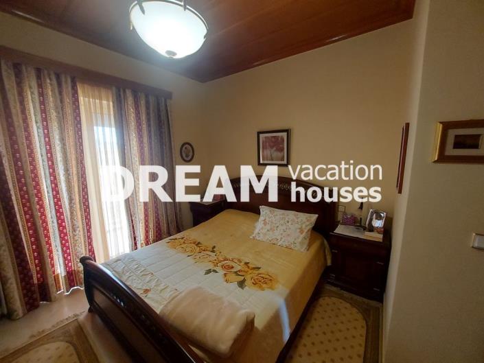 Image No.44-8 Bed Property for sale