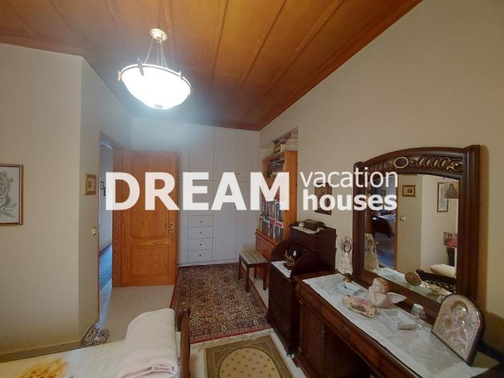 Image No.45-8 Bed Property for sale