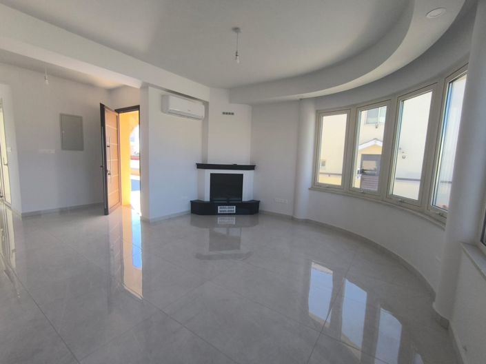 Image No.5-3 Bed Villa for sale