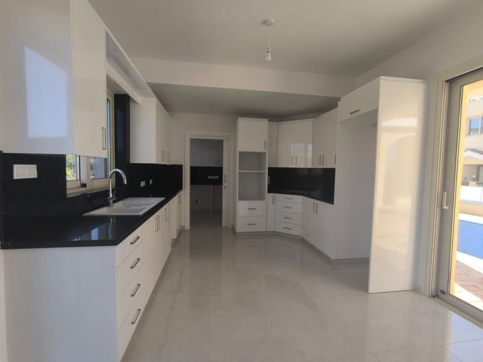 Image No.8-3 Bed Villa for sale