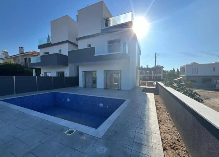 Image No.1-3 Bed Villa for sale