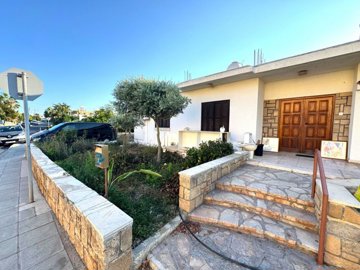Bungalow For Sale  in  Chlorakas