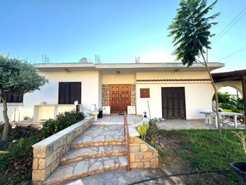 Bungalow For Sale  in  Chlorakas