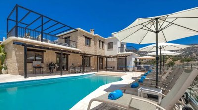 5 Bed Villa for sale