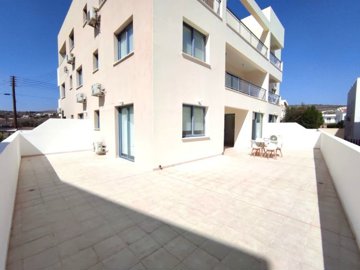 Building For Sale  in  Geroskipou