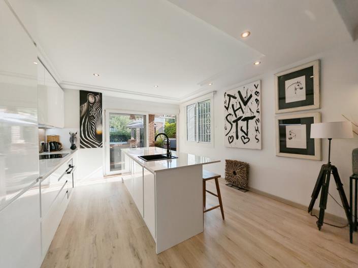 Image No.11-3 Bed Semi-Detached for sale